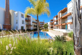 Contemporary Apartment in Portimão with Shared Pool